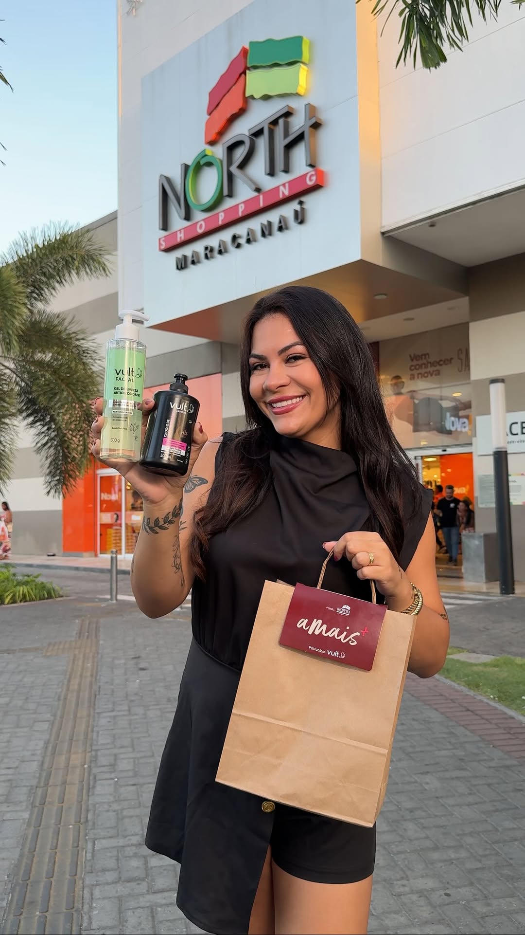 Emily em publicidade de restaurante